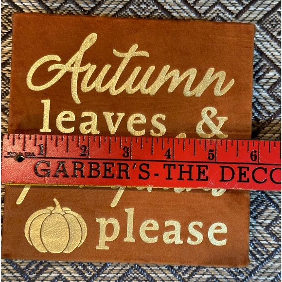 💥 $5 if bundled - Velvet Shelf Sitter Autumn leaves & pumpkins please NWT - Picture 5 of 7